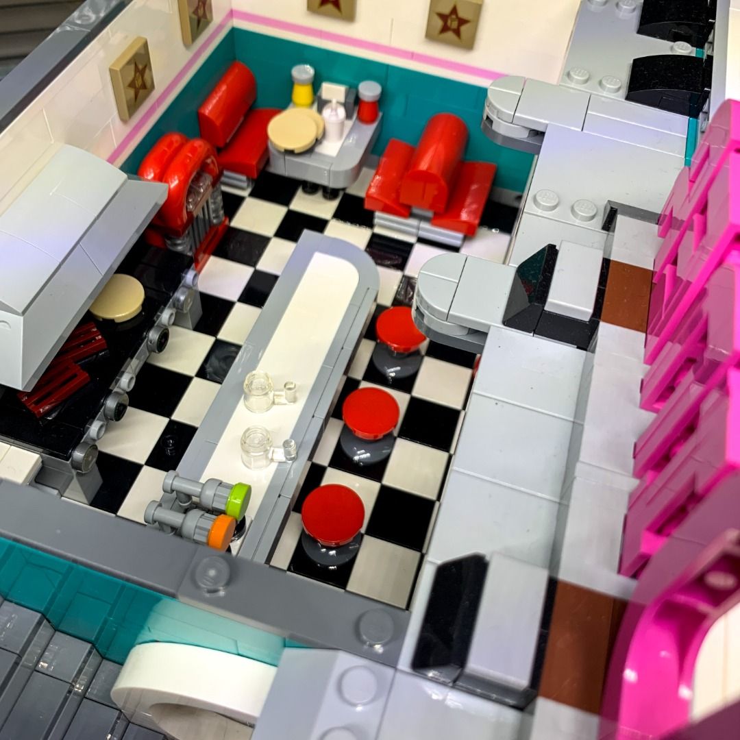 10260 lego downtown diner