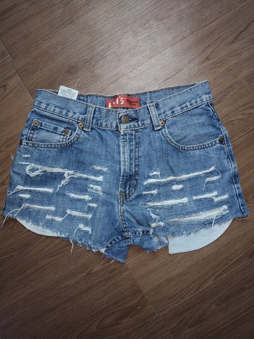 LEVIS 550 relaxed fit Cutoff denim super short, Women's Fashion, Bottoms,  Shorts on Carousell