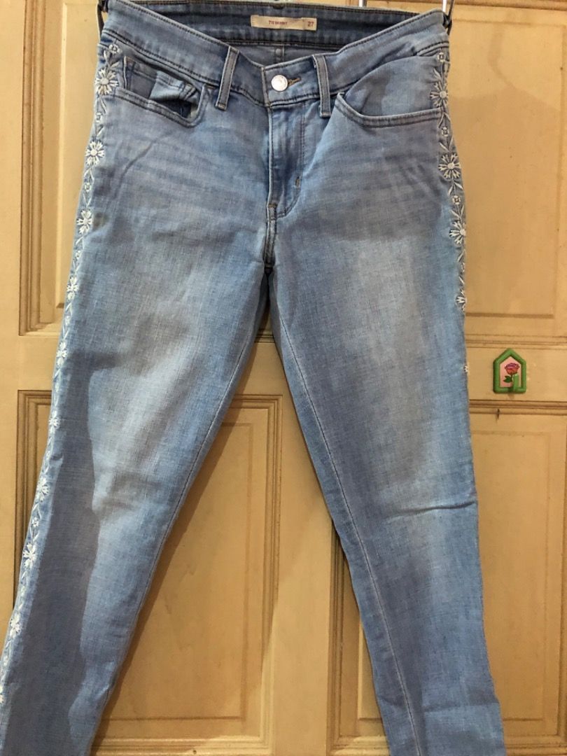Levis 711 skinny jeans (w:27 l:27), Women's Fashion, Bottoms, Jeans &  Leggings on Carousell