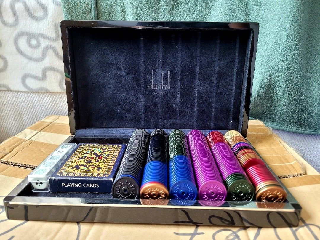 Dunhill poker deals