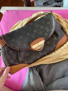 Louis Vuitton Monogram Beverly MM M40121 Women's Shoulder Bag in 2023