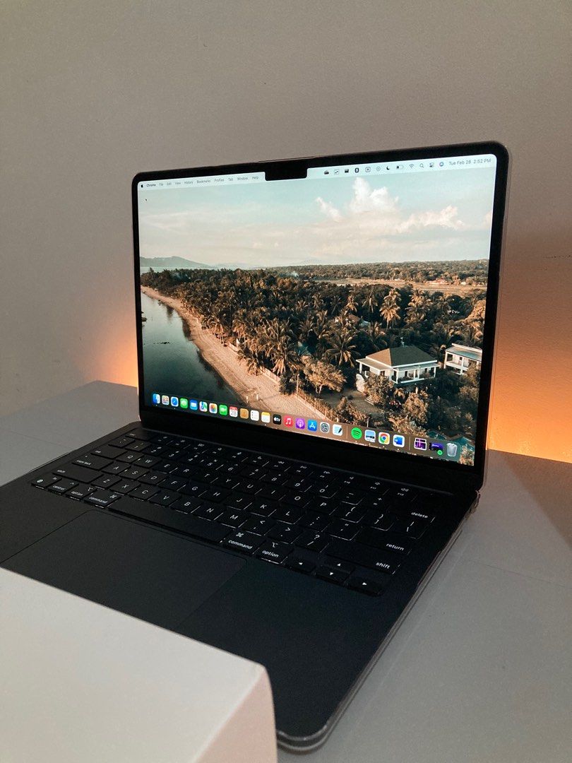 Macbook Air M2 chip (Category: Laptops & Notebooks) located in Angeles City. Submitted by edelle18 (Listing ID 1219099289, Image 3). Description: .