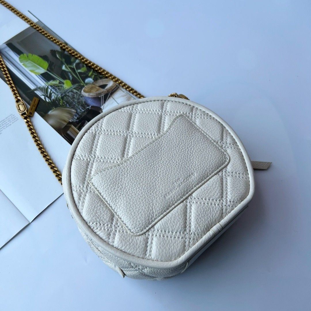 Marc Jacobs The Status Round Crossbody White, Women's Fashion, Bags & Wallets, Crossbody Bags