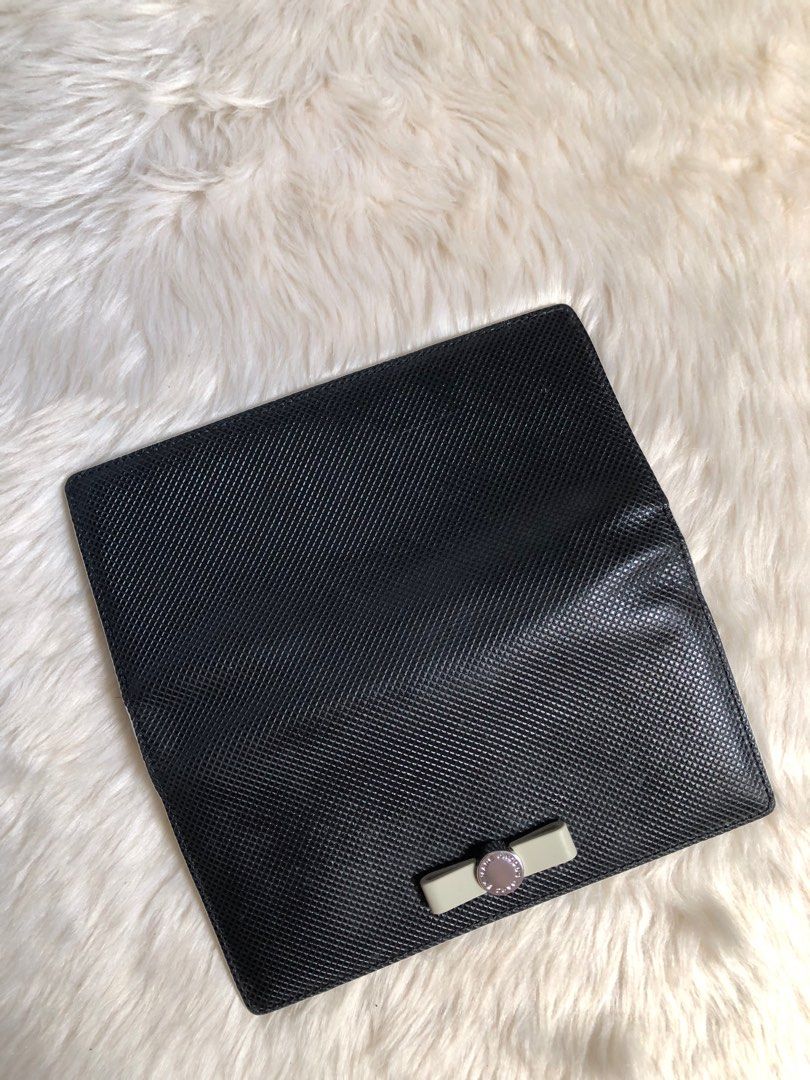 ‼️SALE‼️MARC JACOBS WALLET (Category: Luxury Bags & Wallets) located in Naga. Submitted by shieshop (Listing ID 1219044494, Image 3). Description: Marc Jacobs Bifold wallet from Japan Excellent condition.