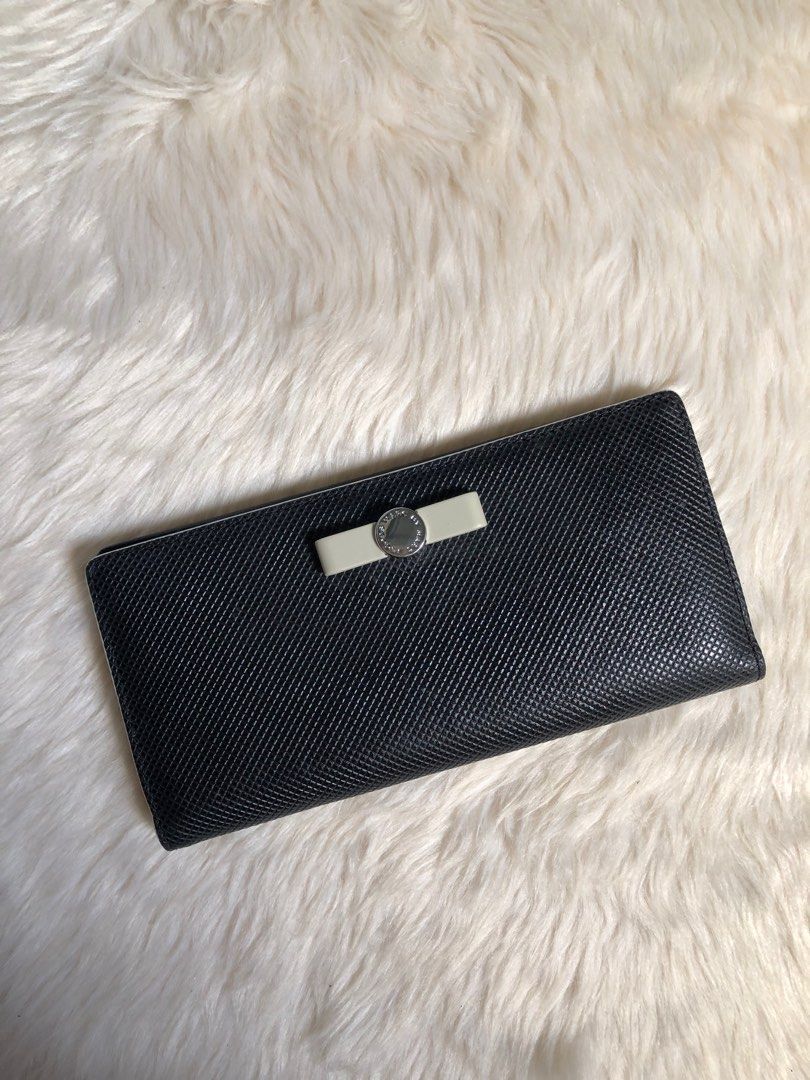 ‼️SALE‼️MARC JACOBS WALLET (Category: Luxury Bags & Wallets) located in Naga. Submitted by shieshop (Listing ID 1219044494, Image 1). Description: Marc Jacobs Bifold wallet from Japan Excellent condition.