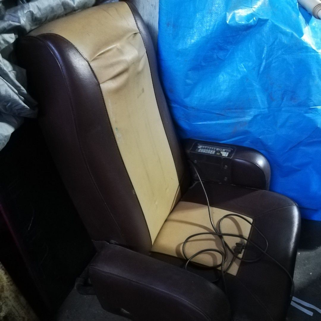 Massage chair (Category: Massage Devices) located in Paranaque City. Submitted by 4thestate.surplusan (Listing ID 1219038548, Image 1). Description: A vintage electric massage chair fr japan. 110volts. W flaws, but working. pm only. Location san antonio paranaque..