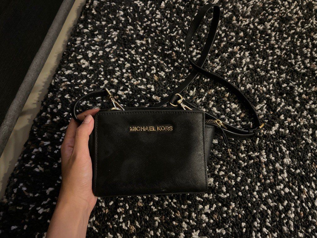 Michael Kors Selma Mini Messenger Bag - Black Mini, Luxury, Bags & Wallets  on Carousell