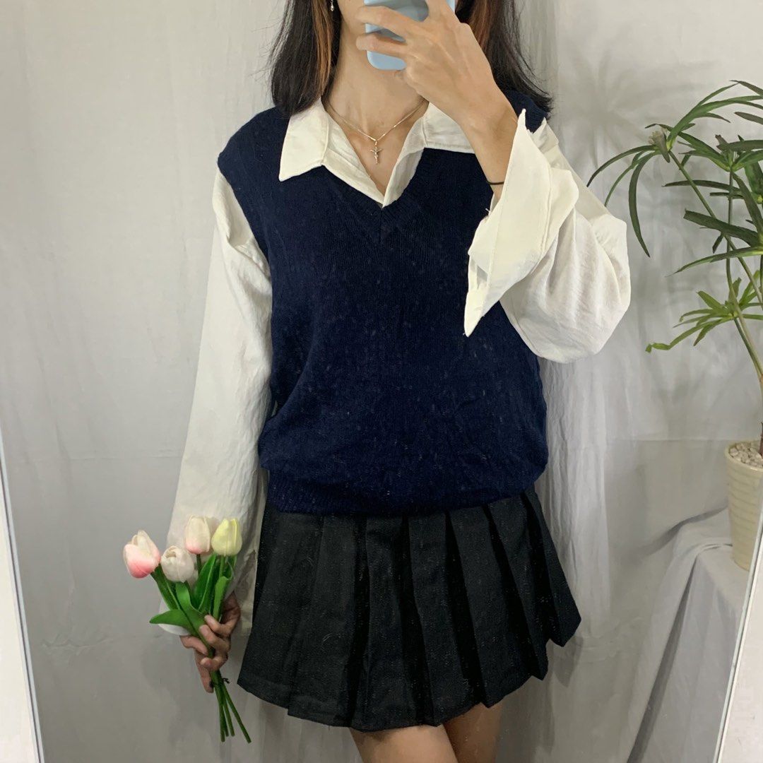 Navy Basic Vest (Kategori: Baju Luaran) berada di Tangerang. Dikirim oleh pritie.things (ID iklan 1219081167, Gambar 1). Deskripsi: 🌷WASHED AND READY TO USE🌷 kecintaan kita semua basic vest import japan size S-M.