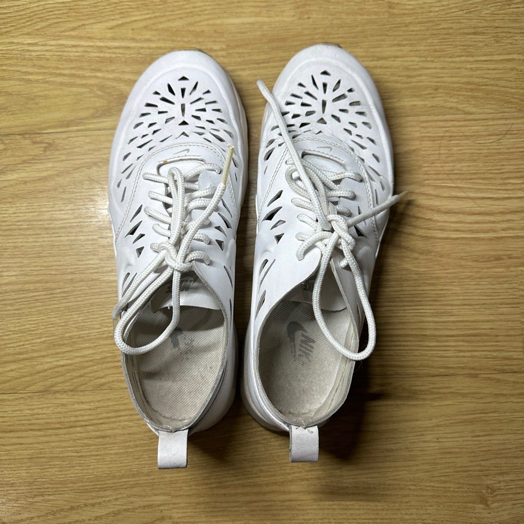 Nike Air Max Womens 8 (Category: Sneakers) located in Quezon City. Submitted by ishdeclutters (Listing ID 1218987712, Image 3). Description: Condition: 8.5/10 Color: White .