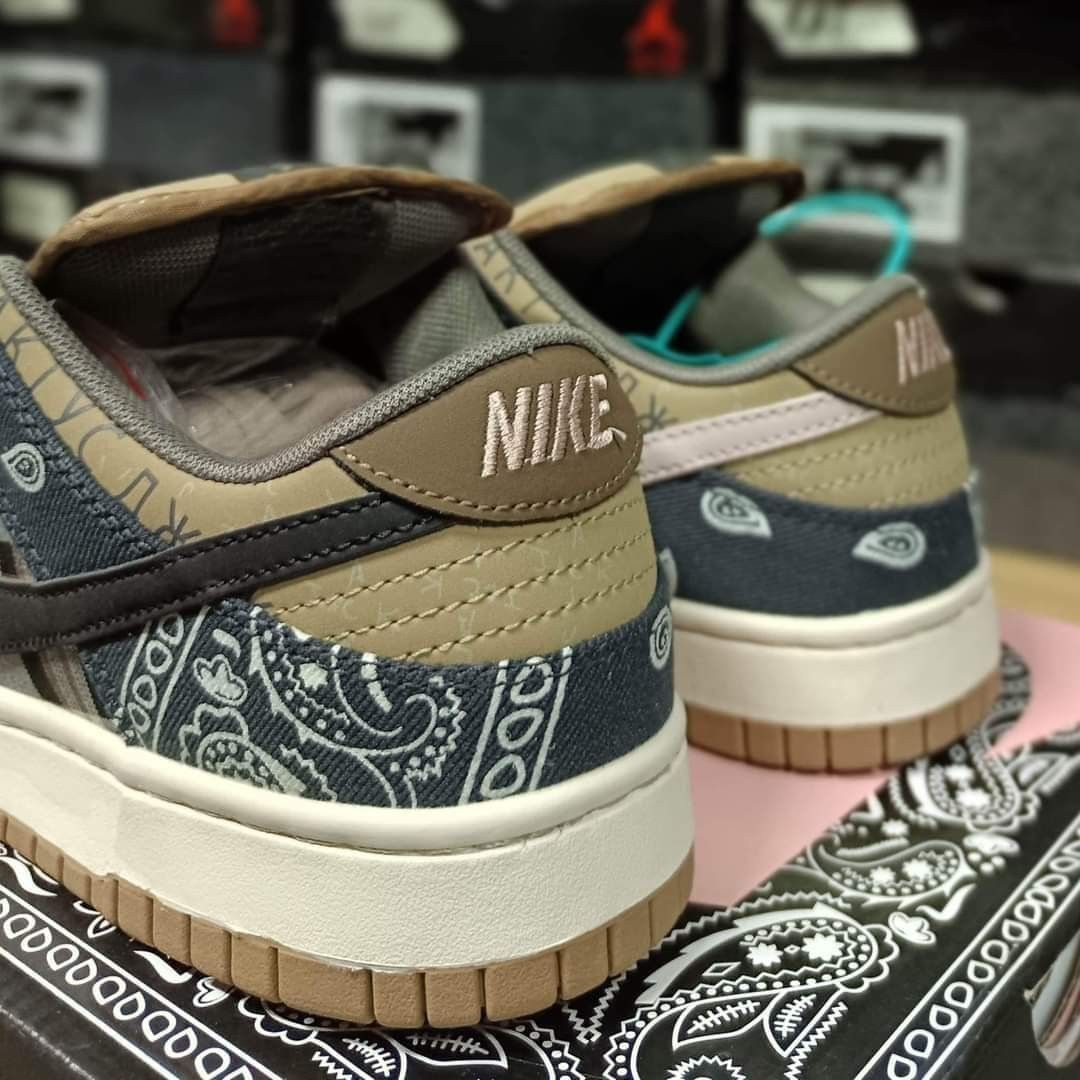 dunk low cactus jack