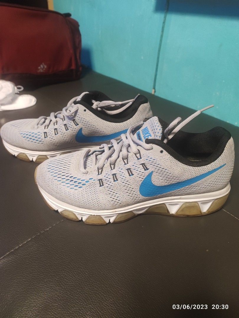 Nike tailwind running shoes top