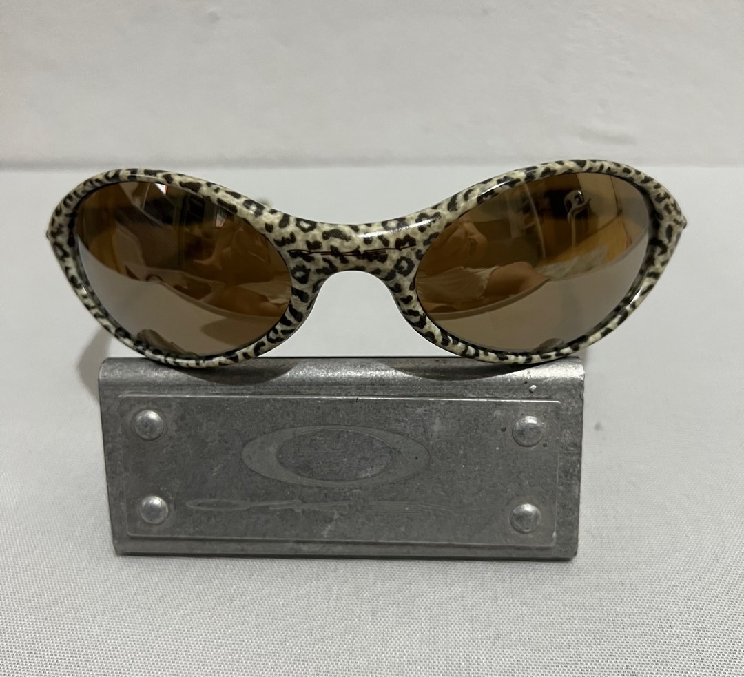 Oakley Vintage eyejacket Cheetah Men s Fashion Watches