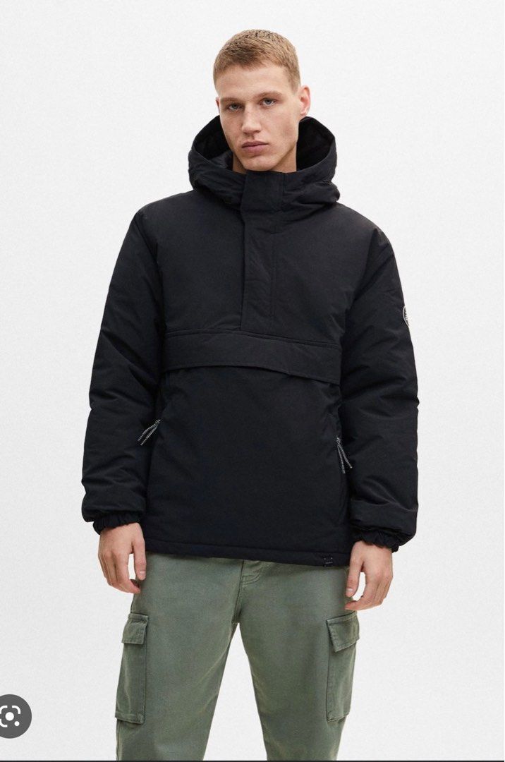 Pull and Bear Jacket (Category: Coats, Jackets and Outerwear) located in Singapore. Submitted by augros (Listing ID 1219021670, Image 1). Description: -Selling pull & bear black quilted jacket -Size L -Brand new with tag -#jacket #quilted #black #pullandbear #winter.
