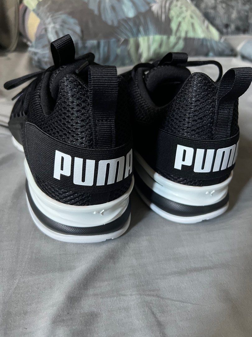 puma axelion black and white