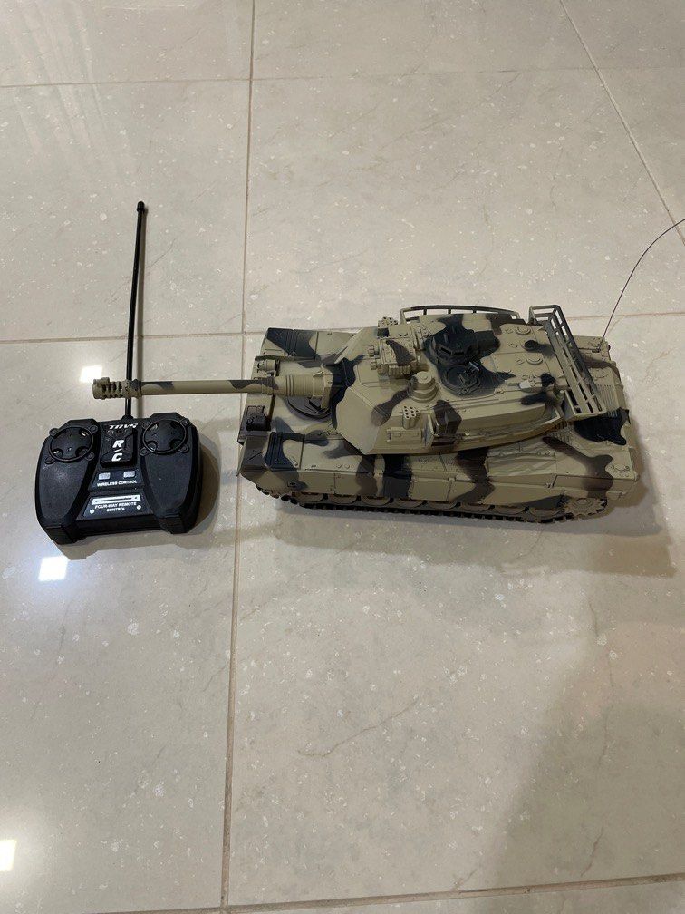 Remote control army tank, Hobbies & Toys, Toys & Games on Carousell