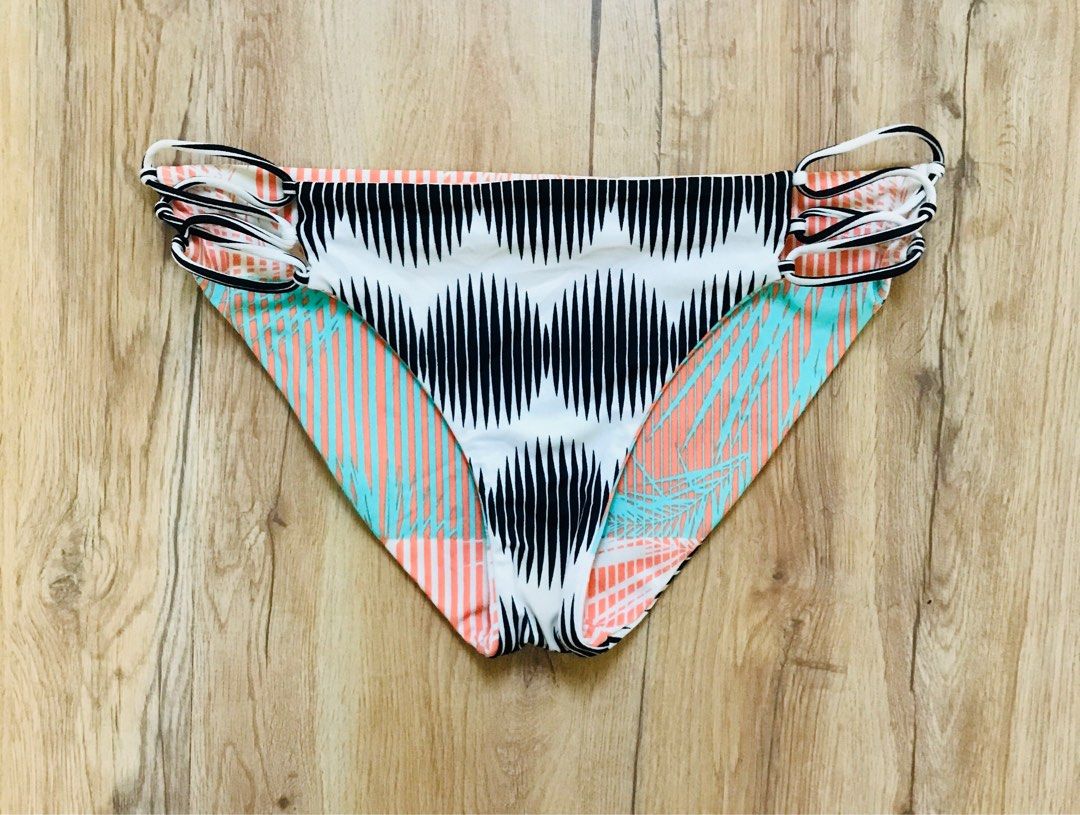 Roxy reversible bikini bottom Women s Fashion Swimwear Bikinis Swimsuits on Carousell