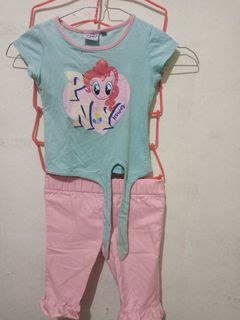 Setelan kuda pony