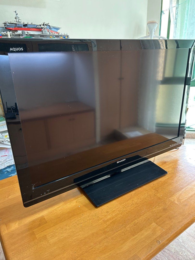 Sharp LCD 40 inch, TV & Home Appliances, TV & Entertainment, TV on
