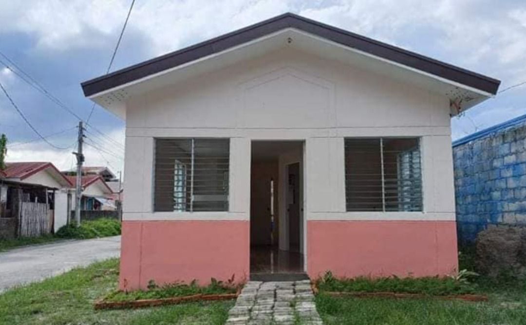 Single attached house for sale Bamban Tarlac Near Clark City on Carousell