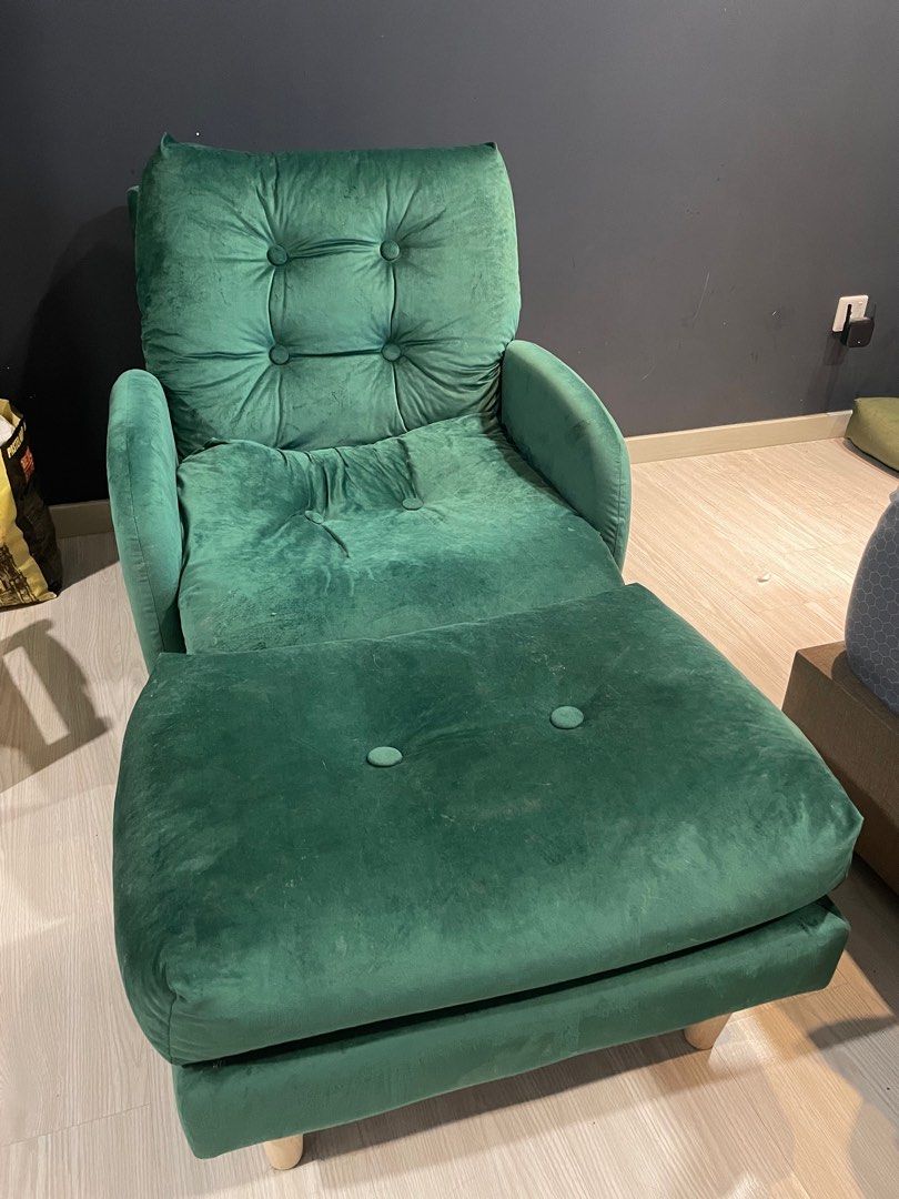 Single sofa (Category: Sofas) located in Kajang. Submitted by prosperty88 (Listing ID 1218991587, Image 1). Description: Super comfy sofa with adjustable back rest. Lightly used. Self pick up @ Wangsa Maju.