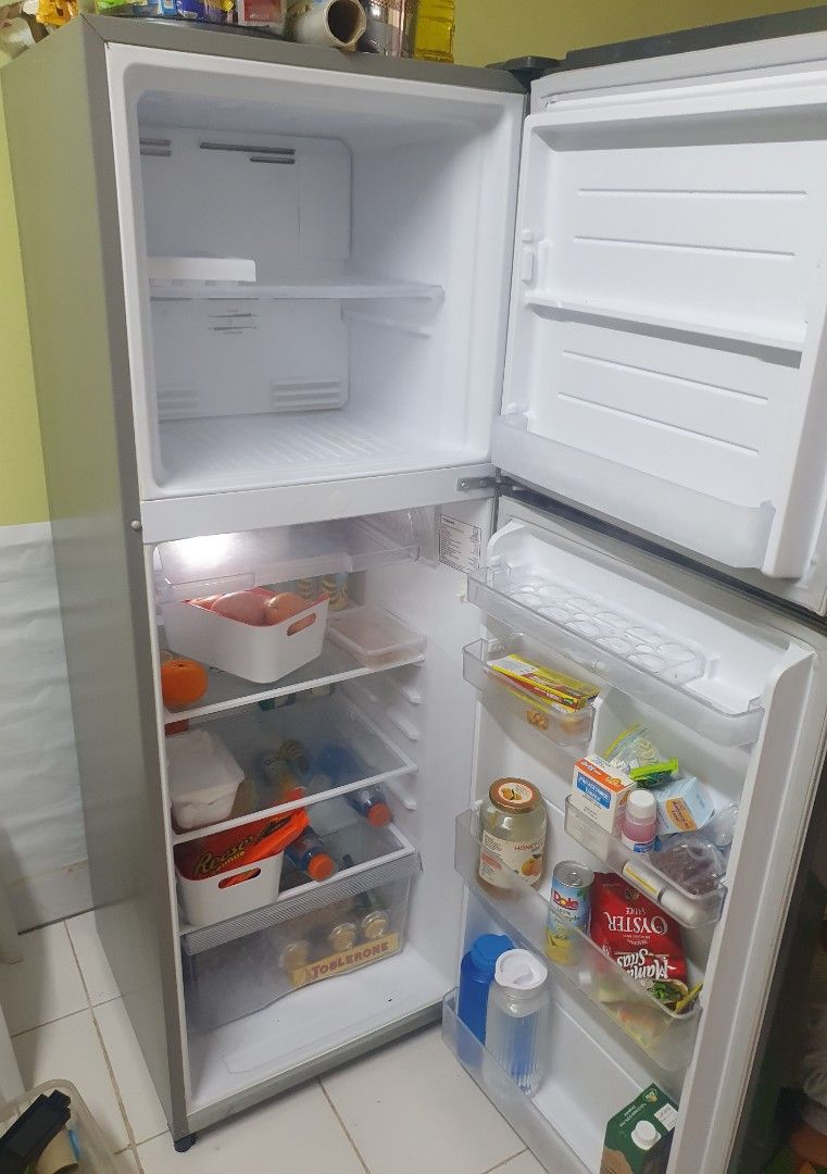 Toshiba No Frost Refrigerator Inverter 9 Cu. Ft. (with issue), TV & Home Appliances, Kitchen