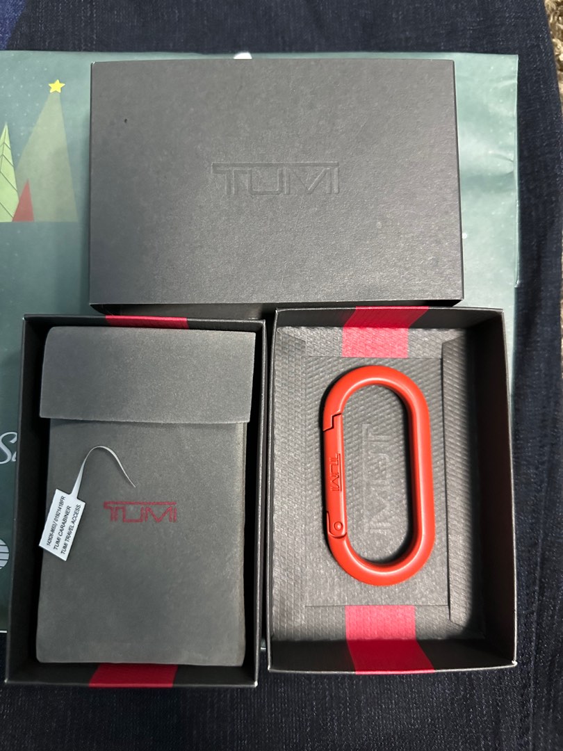 Tumi carabiner, Men's Fashion, Watches & Accessories, Accessory holder