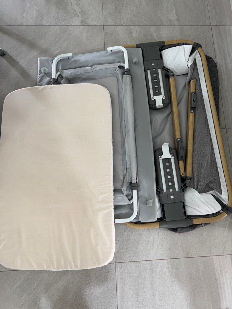 Tutti Bambini Cozee Bedside Cosleeper Crib Oak and Charcoal, Babies