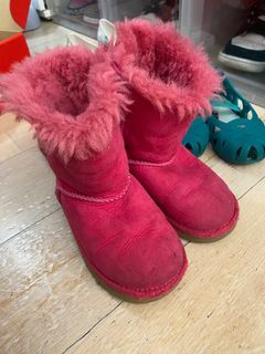 UGG AUSTRALIA