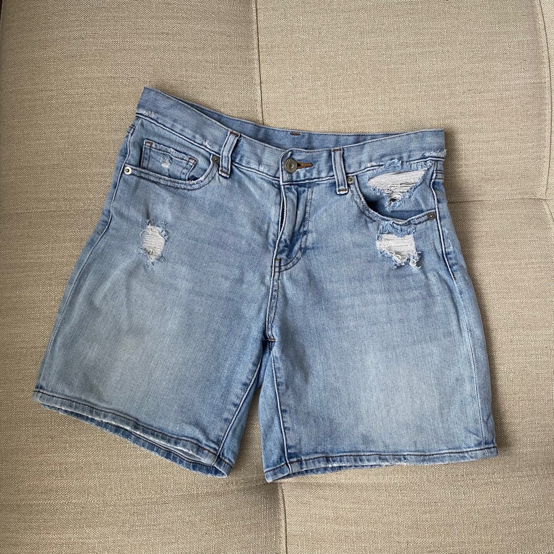UNIQLO Light Denim Boyfriend Shorts on Carousell