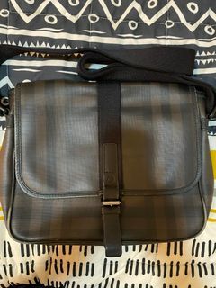 USED/PRELOVED - BURBERRY MESSENGER BAG