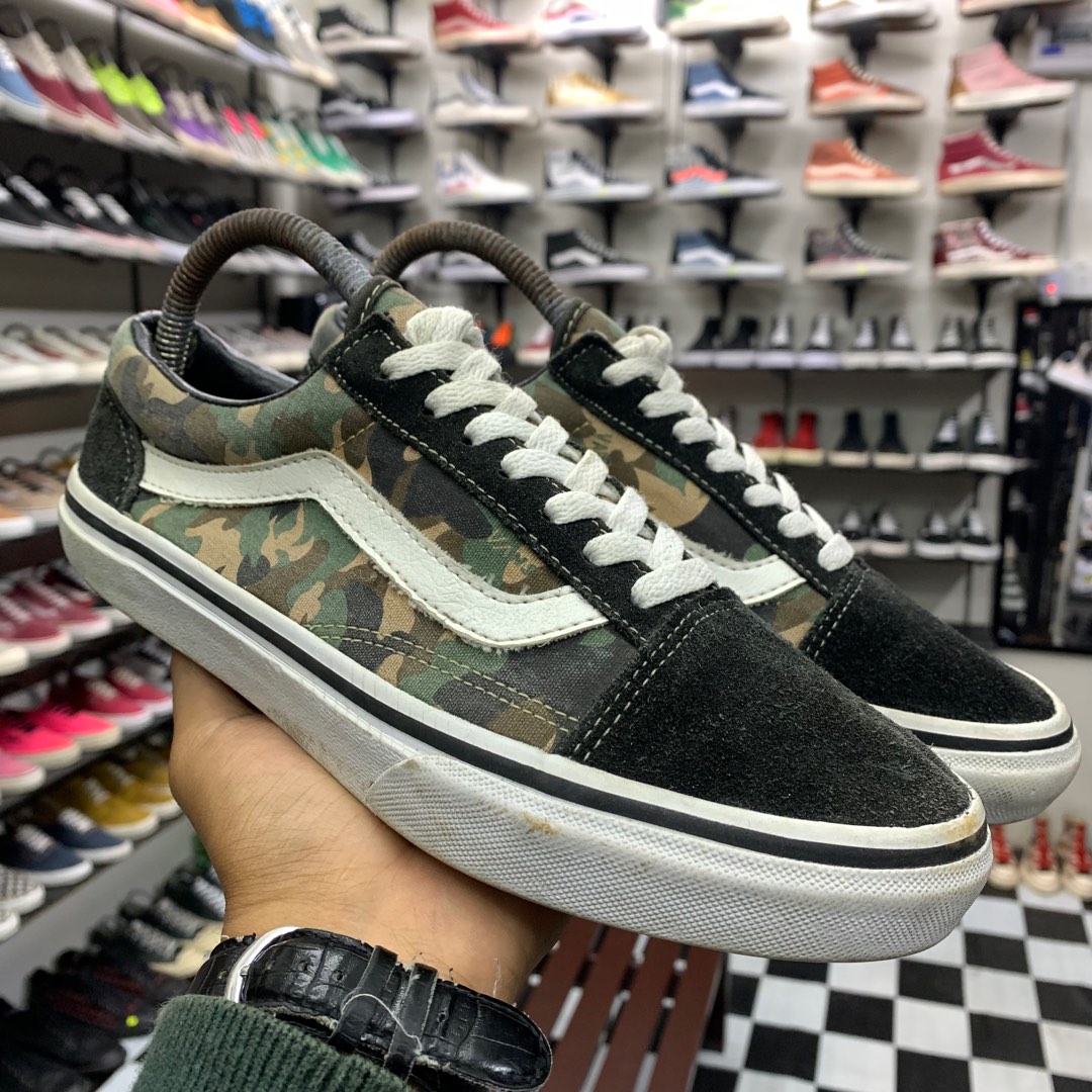 Camo low hotsell top vans