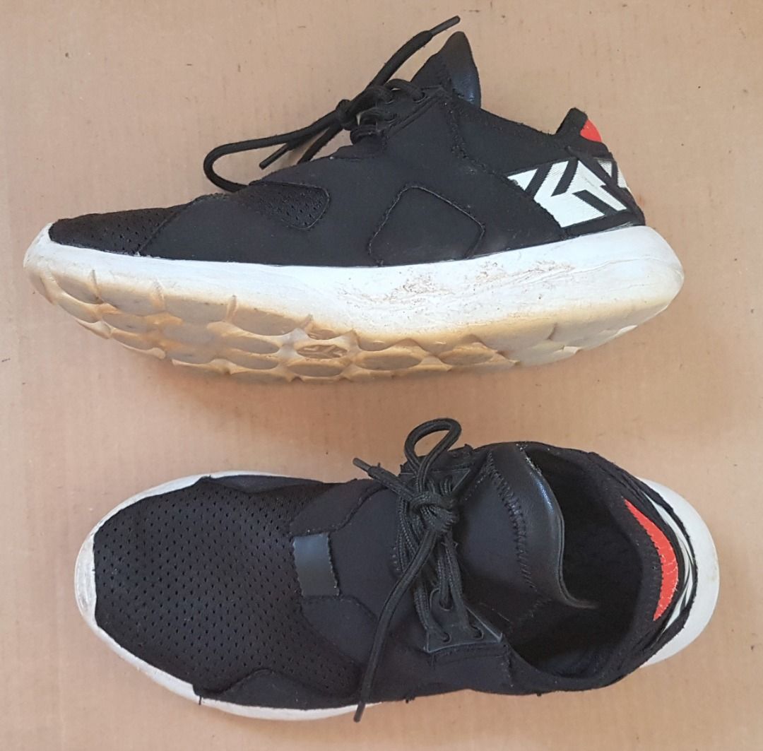 All black designer shoes shop