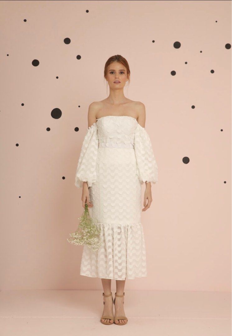 WHITE MURPHY DEBBIE CO MIDI FOR RENT (Category: Evening dresses & gowns) located in Quezon City. Submitted by calebsales (Listing ID 1218969490, Image 2). Description: WHITE MURPHY DEBBIE CO MIDI FOR RENT Color: WHITE Rent: 2,000 Perfect for birthdays, debut, photoshoot, Christmas Party, Prenup, Flores de Mayo, Sagala, Graduation Ball, Year-End The Party, Masquerade, JS Promenade, pang abay, pang ninang, Civil Wedding, Intimate Wedding, with slit
