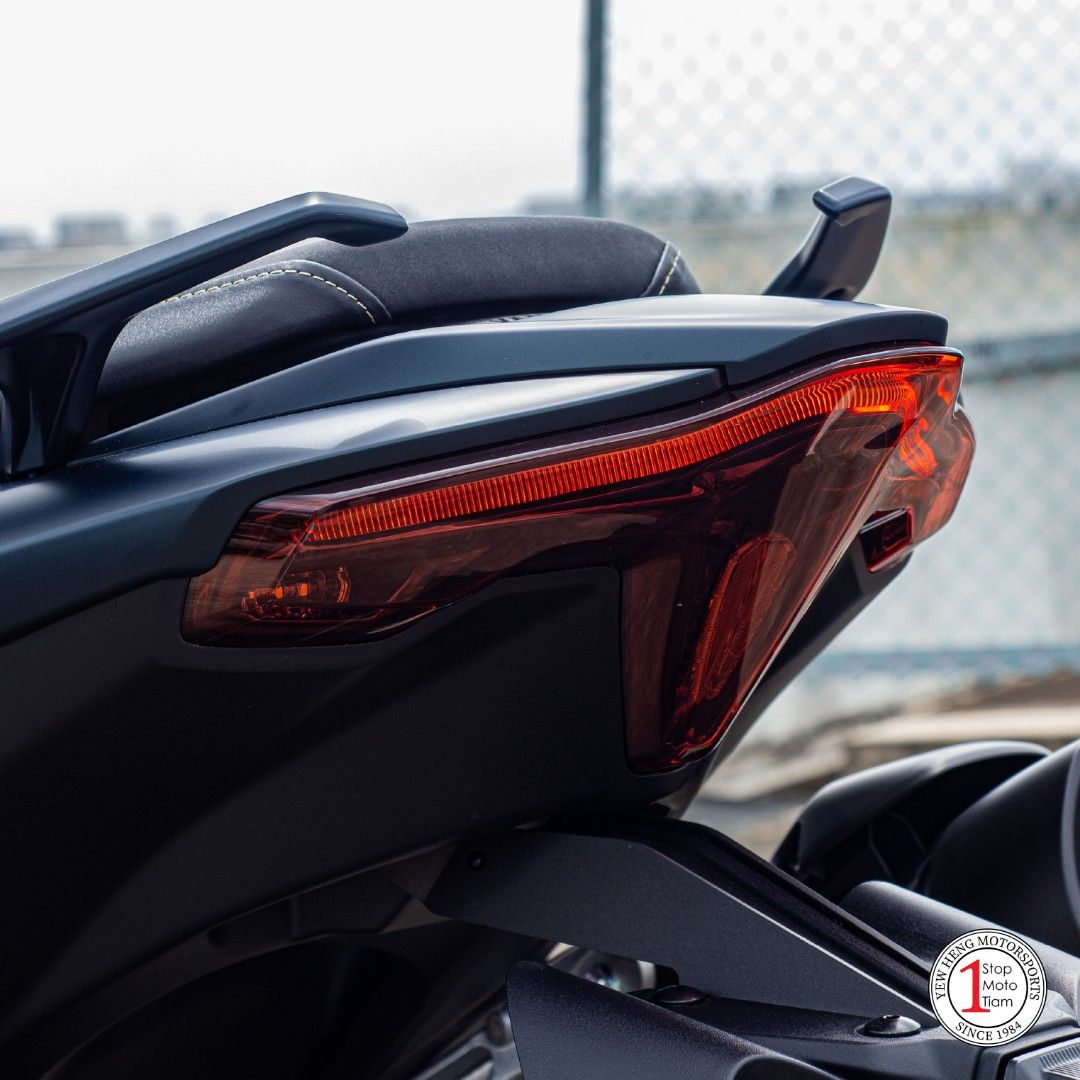 Housse De Protection Moto Yamaha TMAX 560 (2020-2022) - Bâche Imperméable Oxford 210D - Résistante Aux UV, Poussière, Vent - Avec Bandes Réfléchissantes Et Serrure