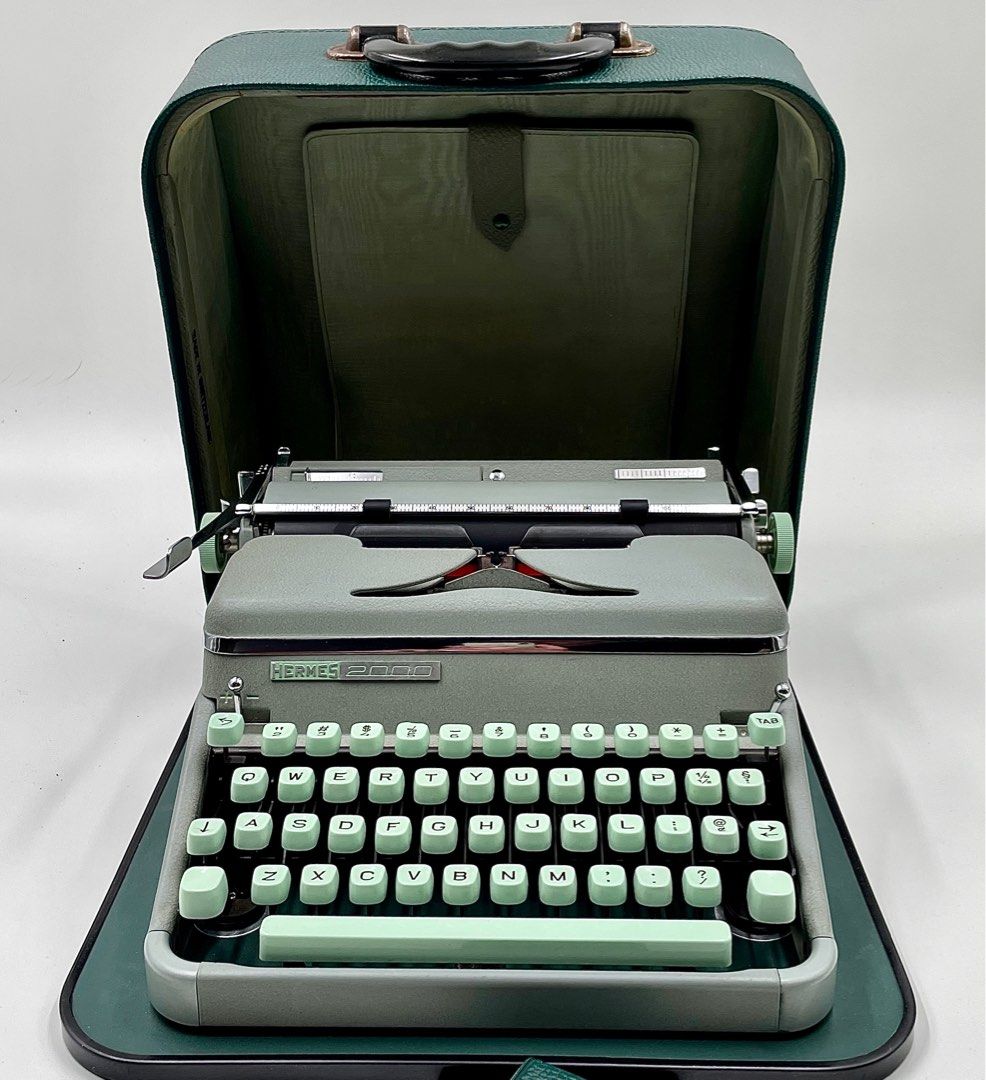 1958 Hermes 2000 typewriter, 興趣及遊戲, 收藏品及紀念品, 古董收藏 Carousell