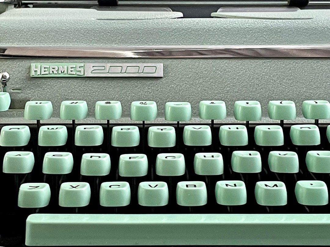 SALE!!! 1958 Hermes 2000 typewriter, 興趣及遊戲, 收藏品及紀念品, 古董收藏 Carousell