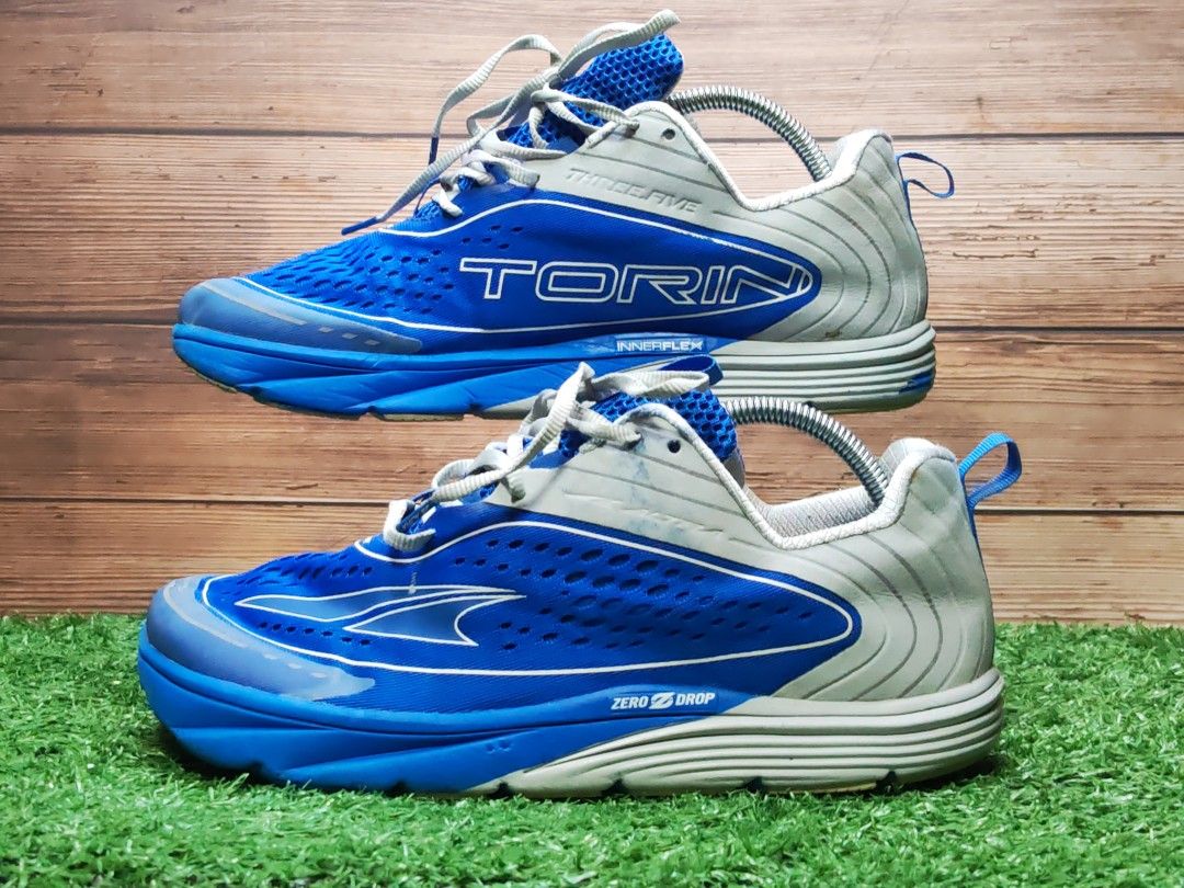 Torin tennis shoes top