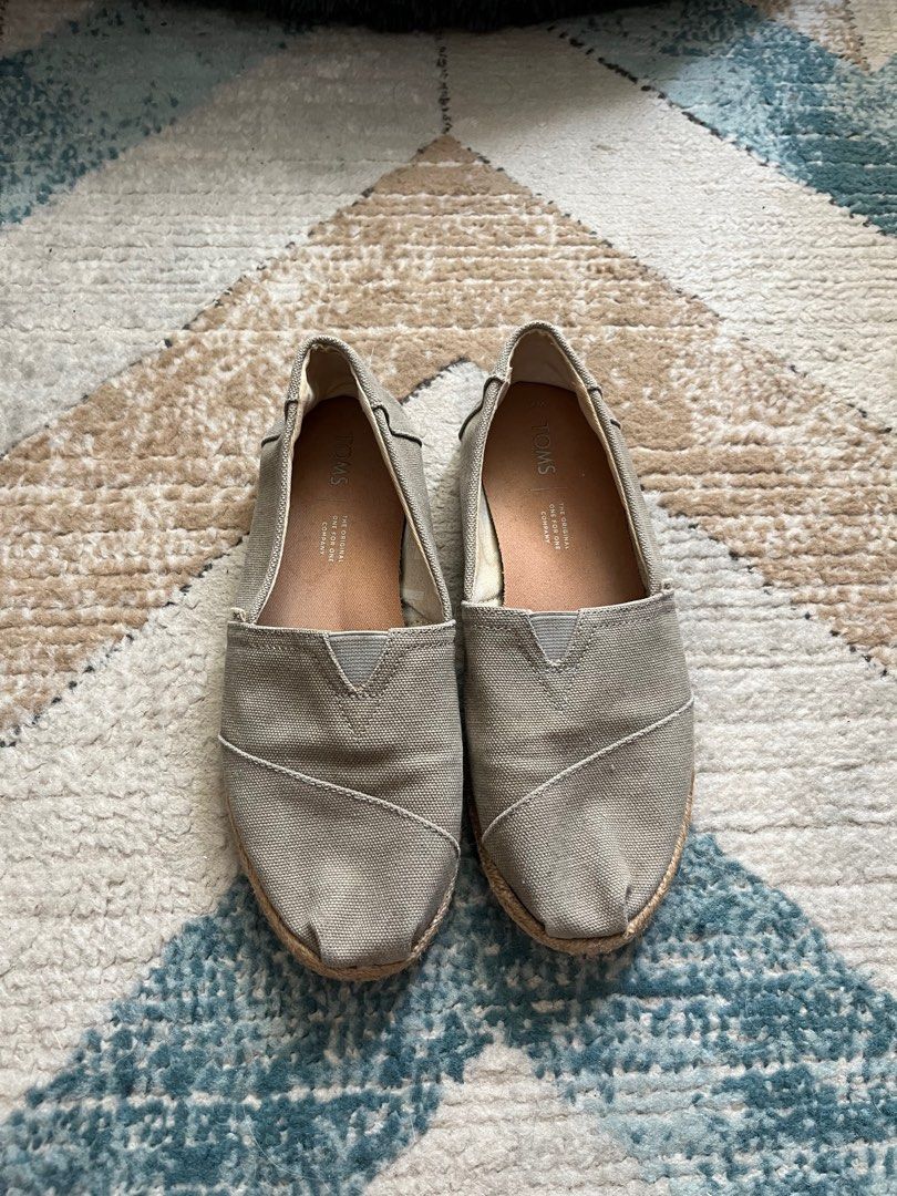 Beach Toms Shoes 38 Women s Fashion Footwear Flats on Carousell