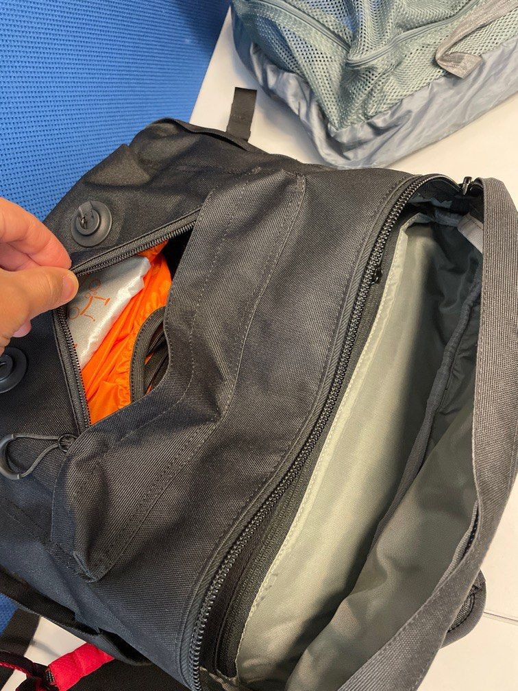 Brompton Metro Backpack Medium Black, Men's Fashion, Bags, Backpacks on