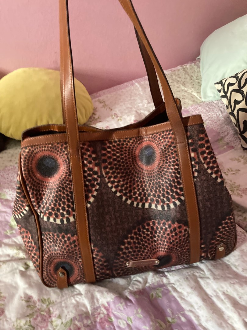 burberry tote bag, Women's Fashion, Bags & Wallets, Shoulder Bags on  Carousell
