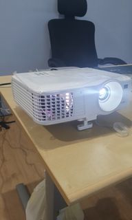 Hands on With Canon LV-X300ST Extreme Short Throw Projector 