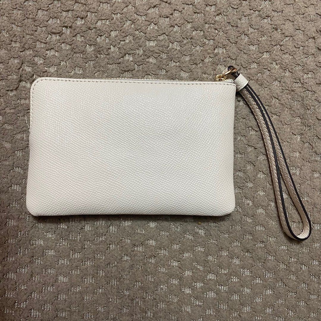 Coach White Wristlet (Category: Luxury Bags & Wallets) located in Quezon City. Submitted by chescita (Listing ID 1219284092, Image 2). Description: has a slight dent but in good condition, never used .