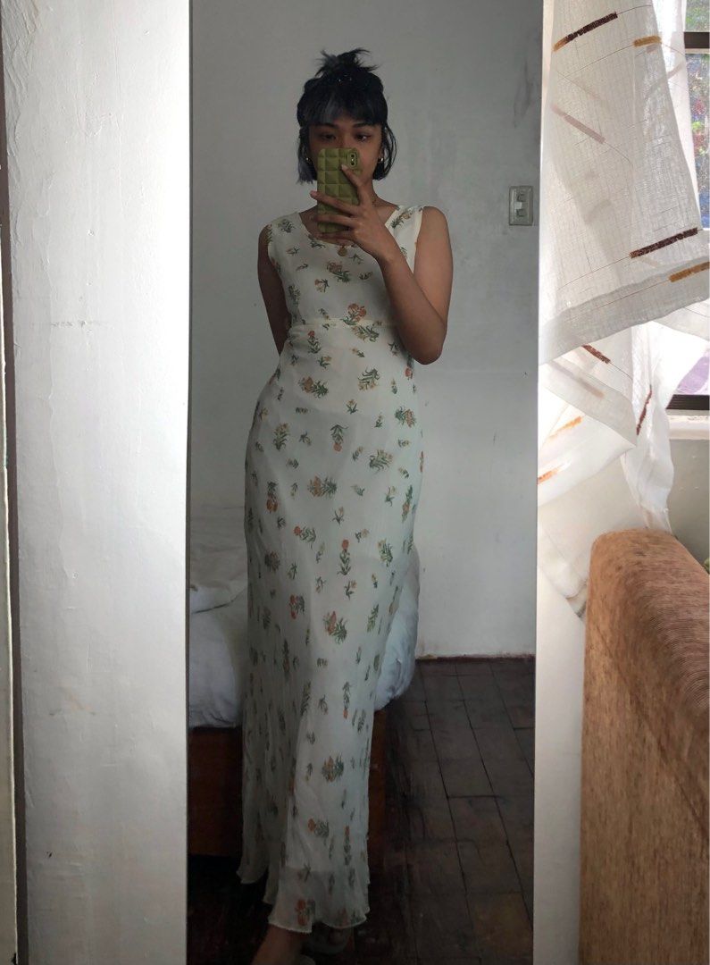 Cottagecore Cream Maxi Dress (Category: Dresses) located in Manila. Submitted by sanesagi (Listing ID 1219268235, Image 1). Description: worn once. super super pretty irl <33 has zipper on the side and can be tied on the back. super flowy & presko. with inner lining but better if you wear plain undergarments bc halata parin onti model stats: height - 5'1, waistline-26 mop: gcash, bpi courier: gogoexpress.