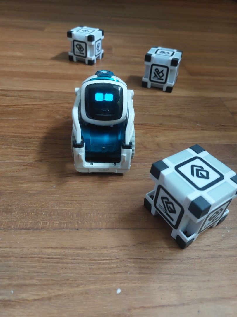 Cozmo Robot