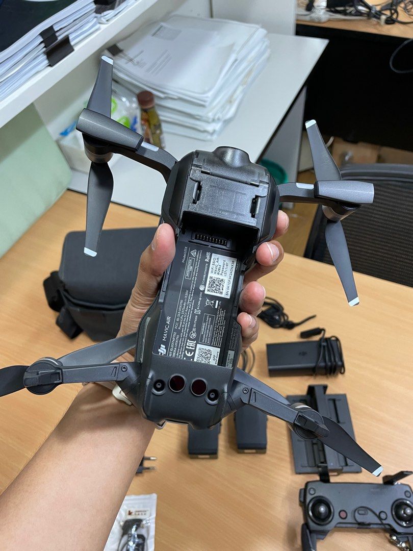 DJI Mavic Air Fly More Combo (Category: Drones) located in Mandaluyong City. Submitted by wayby (Listing ID 1219190644, Image 3). Description: Barely used (5x fly) Complete inclusions with Bag With Manual Missing Box What you see is what you get Can check and test Tags: parrot, hubsan, Uvify, Yuneec.