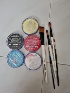 Face painting paints and brushes