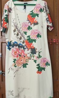 Floral short sleeves dress in beige