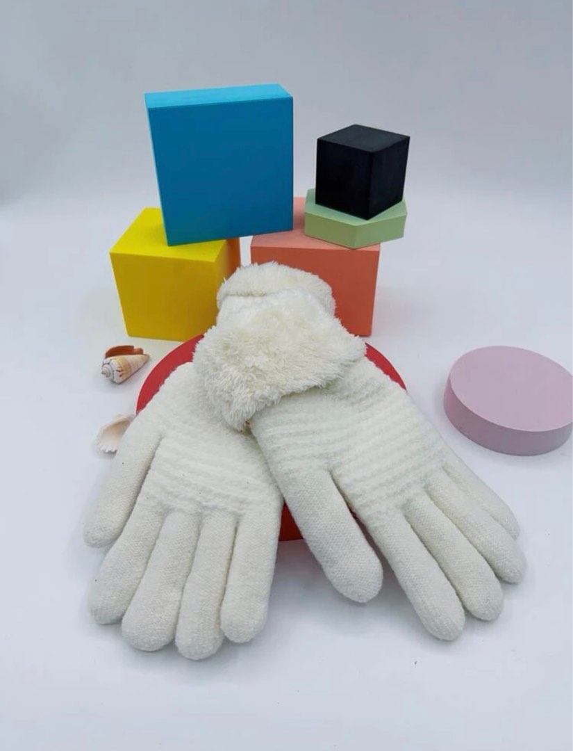 fuzzy gloves, Women's Fashion, Watches & Accessories, Gloves on Carousell