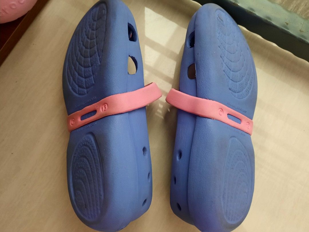 Girls Crocs Size C13