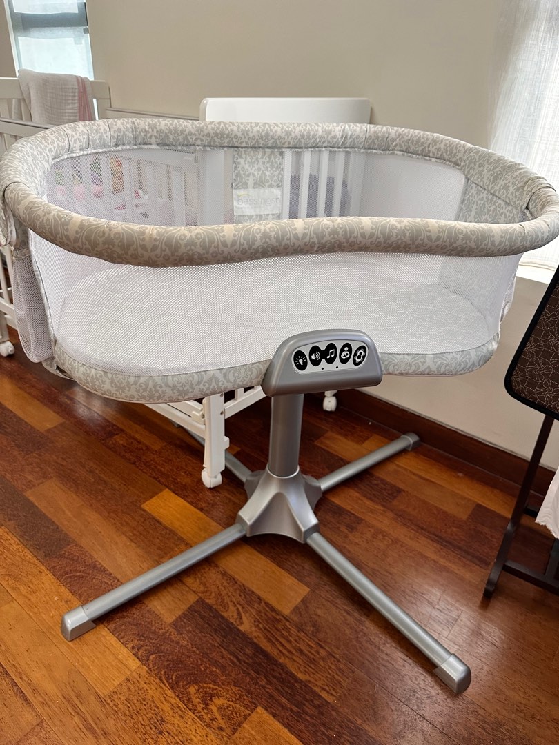 Halo Bassinest Premiere 360 Swivel Side Sleepee Bassinet Babies